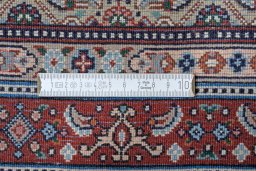 Central medallion detail of New Moud rug from Iran / Persia