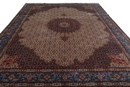 Surface texture of New Moud rug with natural Wool and intricate pattern
