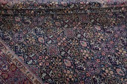 Corner detail of 1970s Moud rug showing border pattern and Wool pile