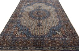 Surface texture of 2000s Moud rug with natural Wool and intricate pattern