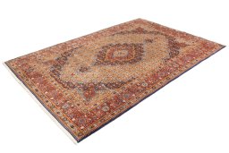 Corner detail of 2020s Moud rug showing border pattern and Wool pile