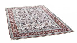 Corner detail of 1930s Nain rug showing border pattern and Wool pile