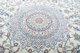 Central medallion detail of 2000s Nain rug from Iran / Persia