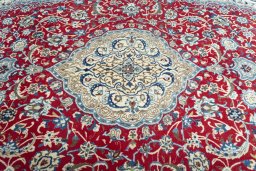 Central medallion detail of 2000s Nain rug from Iran / Persia