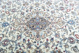 Central medallion detail of 2000s Nain rug from Iran / Persia