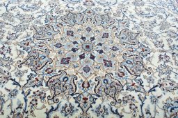 Central medallion detail of 2000s Nain rug from Iran / Persia