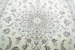 Central medallion detail of 2000s Nain rug from Iran / Persia