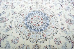 Central medallion detail of 2000s Nain rug from Iran / Persia