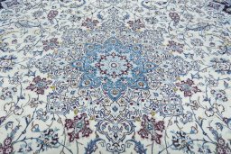 Central medallion detail of 2000s Nain rug from Iran / Persia