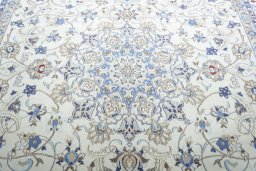Central medallion detail of 2000s Nain rug from Iran / Persia