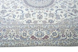 Full view of New Nain rug from Iran / Persia, 422 × 300 cm in Beige tones