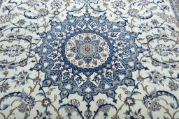 Central medallion detail of 2000s Nain rug from Iran / Persia