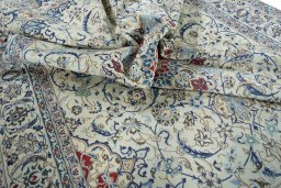 Central medallion detail of 2000s Nain rug from Iran / Persia