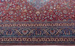 Corner detail of 1930s Nain rug showing border pattern and Wool pile