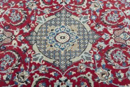 Central medallion detail of 2000s Nain rug from Iran / Persia