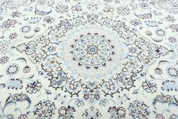 Central medallion detail of 2000s Nain rug from Iran / Persia