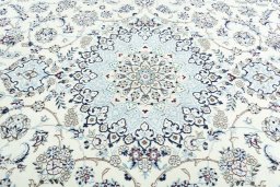 Central medallion detail of 2000s Nain rug from Iran / Persia
