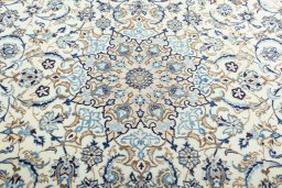 Central medallion detail of 2000s Nain rug from Iran / Persia