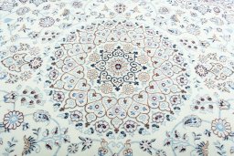Central medallion detail of 2000s Nain rug from Iran / Persia