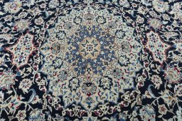 Central medallion detail of 2000s Nain rug from Iran / Persia