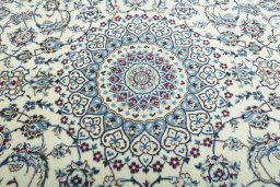 Central medallion detail of 2000s Nain rug from Iran / Persia