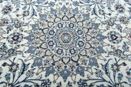 Central medallion detail of 2000s Nain rug from Iran / Persia
