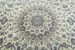 Central medallion detail of 2000s Nain rug from Iran / Persia