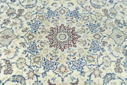 Central medallion detail of 2000s Nain rug from Iran / Persia