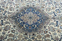 Central medallion detail of 2000s Nain rug from Iran / Persia