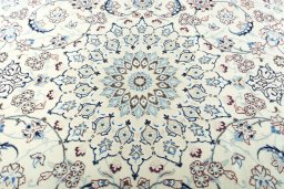 Central medallion detail of 2000s Nain rug from Iran / Persia
