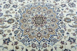 Central medallion detail of 2000s Nain rug from Iran / Persia