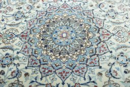Central medallion detail of Unknown Nain rug from Iran / Persia