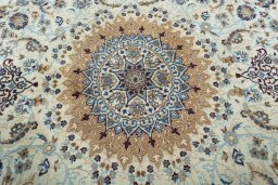 Central medallion detail of 2000s Nain rug from Iran / Persia