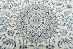 Central medallion detail of 2000s Nain rug from Iran / Persia