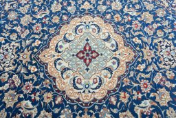 Central medallion detail of 2000s Nain rug from Iran / Persia