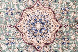 Corner detail of 1999s Nain rug showing border pattern and Wool pile