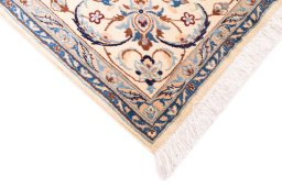 Central medallion detail of 1987s Nain rug from Iran / Persia