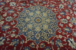 Central medallion detail of 2000s Najafabad rug from Iran / Persia