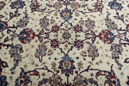 Central medallion detail of 2000s Najafabad rug from Iran / Persia