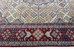 Corner detail of 2000s Najafabad rug showing border pattern and Wool pile