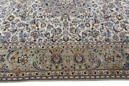Corner detail of 2000s Najafabad rug showing border pattern and Wool pile