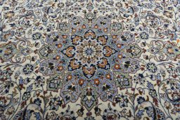 Central medallion detail of 2000s Najafabad rug from Iran / Persia