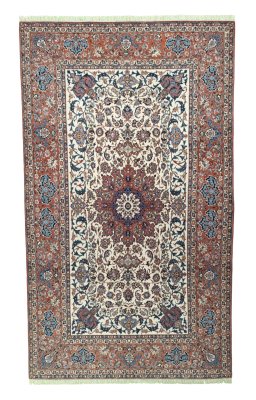 Full view of 1930s Najafabad rug from Iran / Persia, 360 × 212 cm in Beige tones