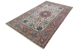 Corner detail of 1930s Najafabad rug showing border pattern and Wool pile