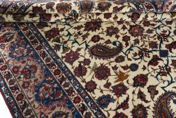 Close-up detail of 1950s Najafabad rug from Iran / Persia showing Wool weave