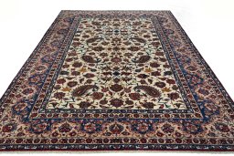 Surface texture of 1950s Najafabad rug with natural Wool and intricate pattern