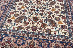 Close-up detail of 1950s Najafabad rug from Iran / Persia showing Wool weave
