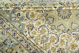 Close-up detail of 2000s Najafabad rug from Iran / Persia showing Wool weave
