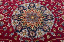 Central medallion detail of 2000s Najafabad rug from Iran / Persia