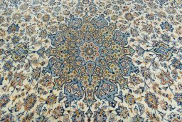 Central medallion detail of 2000s Najafabad rug from Iran / Persia
